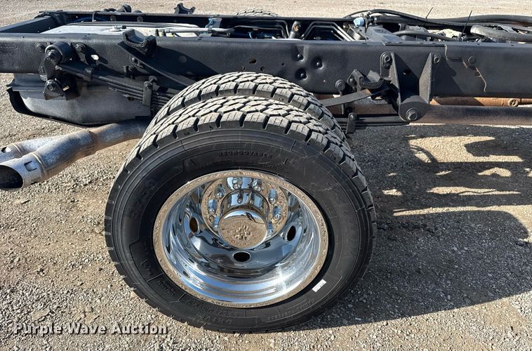 image for item EG5944 2013 Ford F550 Super Duty Crew Cab truck cab and chassis