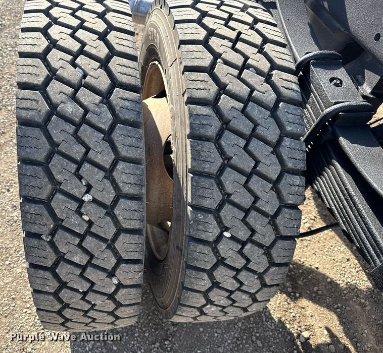 image for item EG5944 2013 Ford F550 Super Duty Crew Cab truck cab and chassis