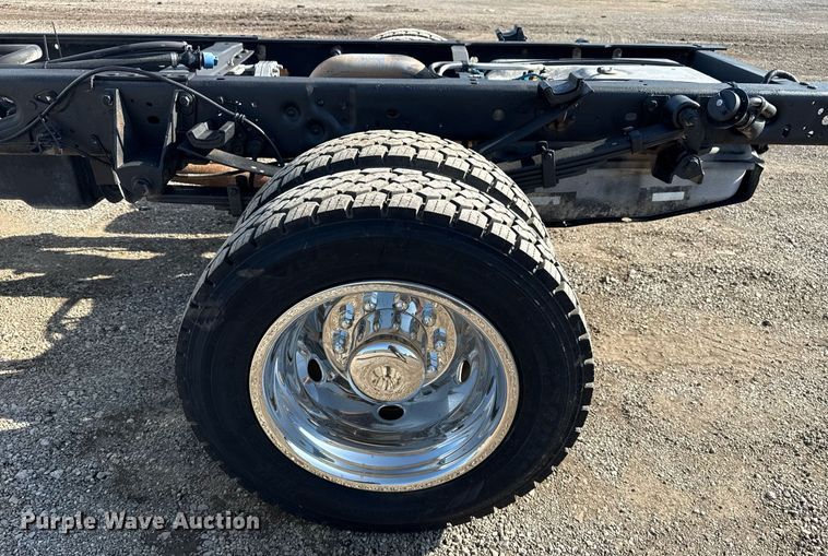 image for item EG5944 2013 Ford F550 Super Duty Crew Cab truck cab and chassis