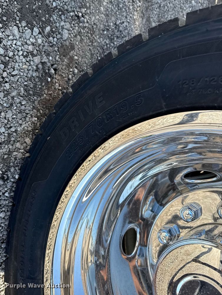 image for item EG5944 2013 Ford F550 Super Duty Crew Cab truck cab and chassis