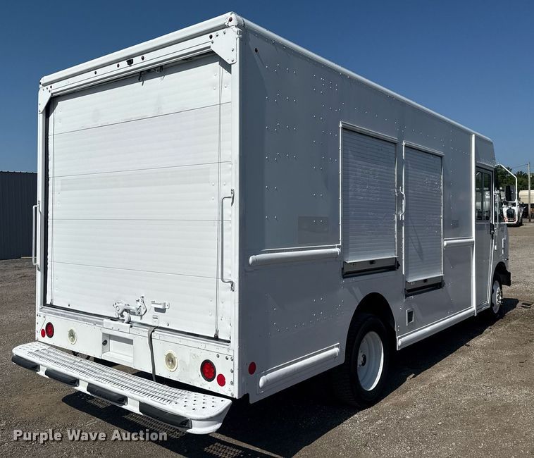 image for item EG5947 2015 Ford delivery truck