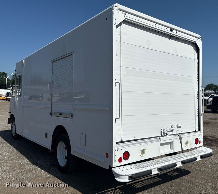 image for item EG5947 2015 Ford delivery truck