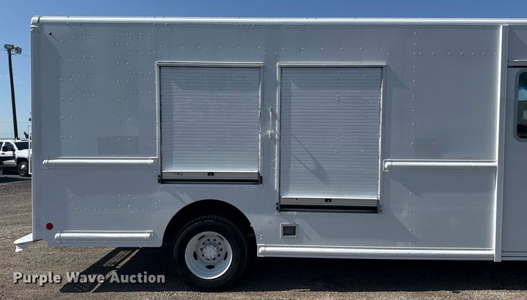 image for item EG5947 2015 Ford delivery truck