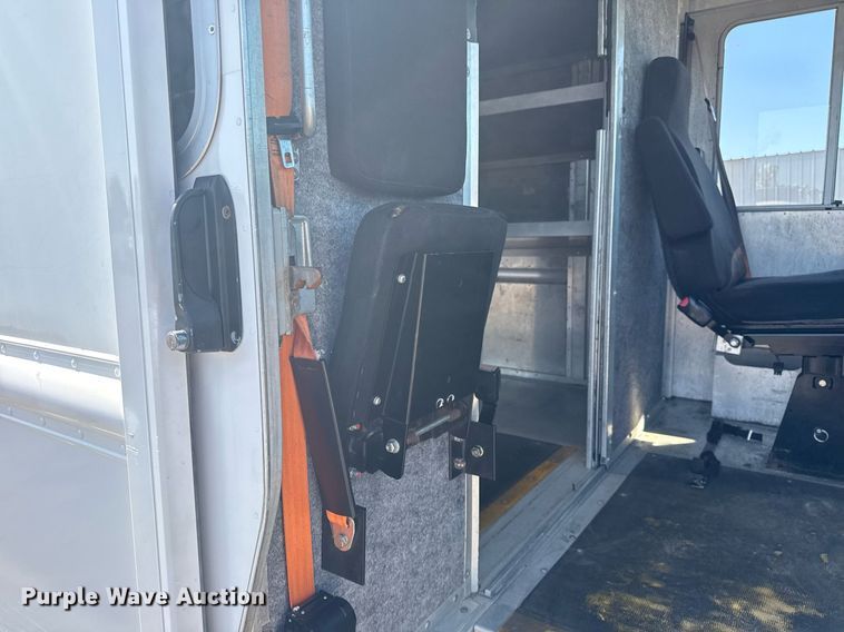 image for item EG5947 2015 Ford delivery truck