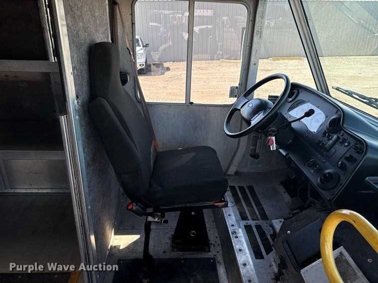 image for item EG5947 2015 Ford delivery truck