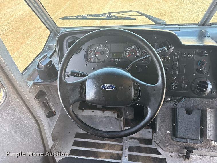 image for item EG5947 2015 Ford delivery truck