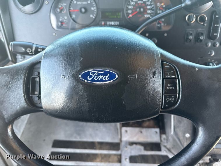 image for item EG5947 2015 Ford delivery truck