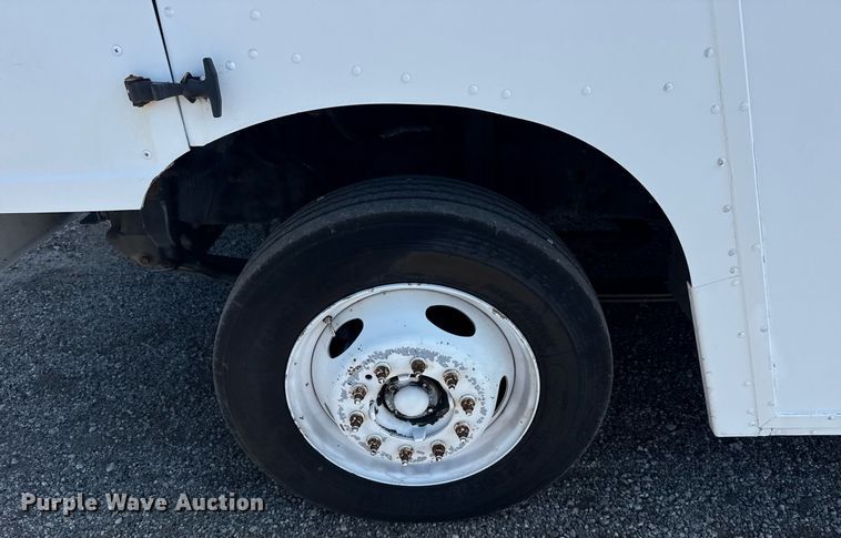 image for item EG5947 2015 Ford delivery truck