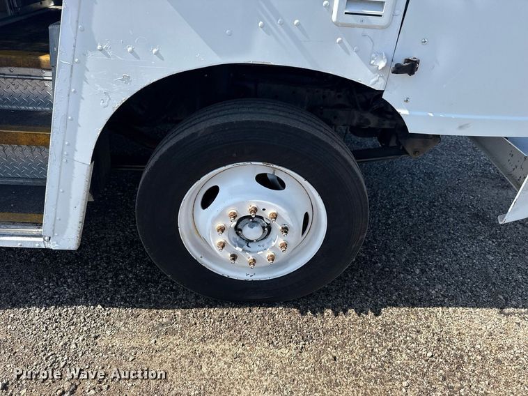 image for item EG5947 2015 Ford delivery truck