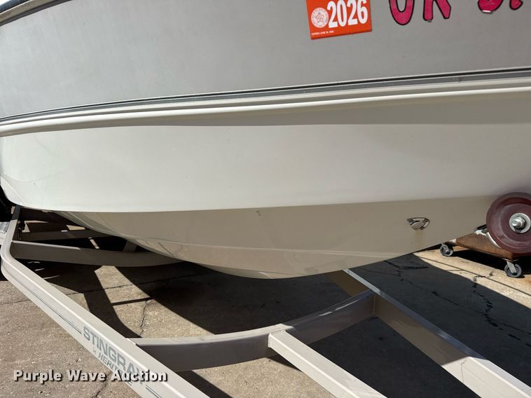 image for item EG8122 Stingray 220 Series boat