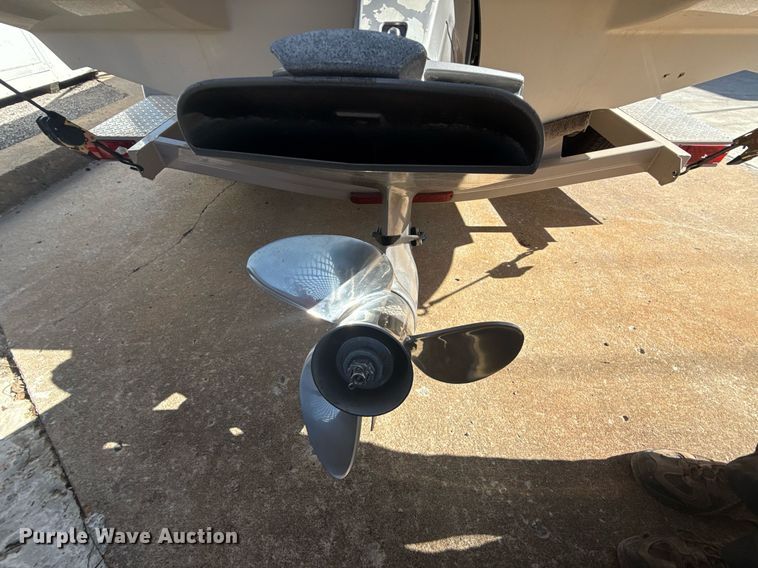 image for item EG8122 Stingray 220 Series boat