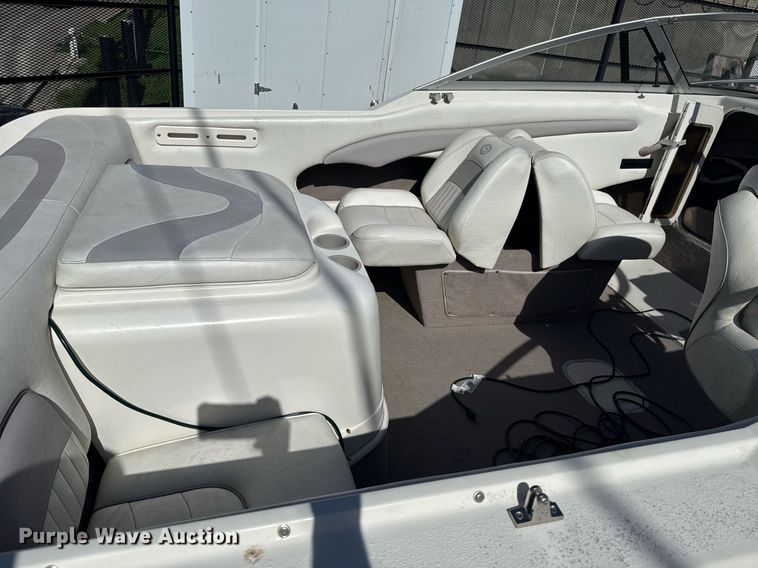 image for item EG8122 Stingray 220 Series boat