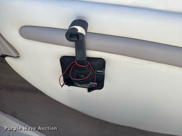 image for item EG8122 Stingray 220 Series boat