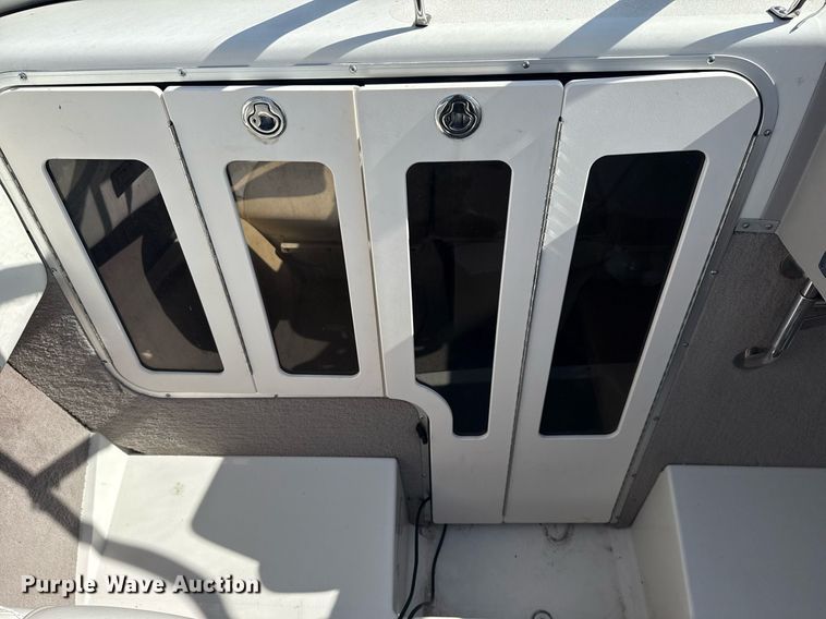 image for item EG8122 Stingray 220 Series boat