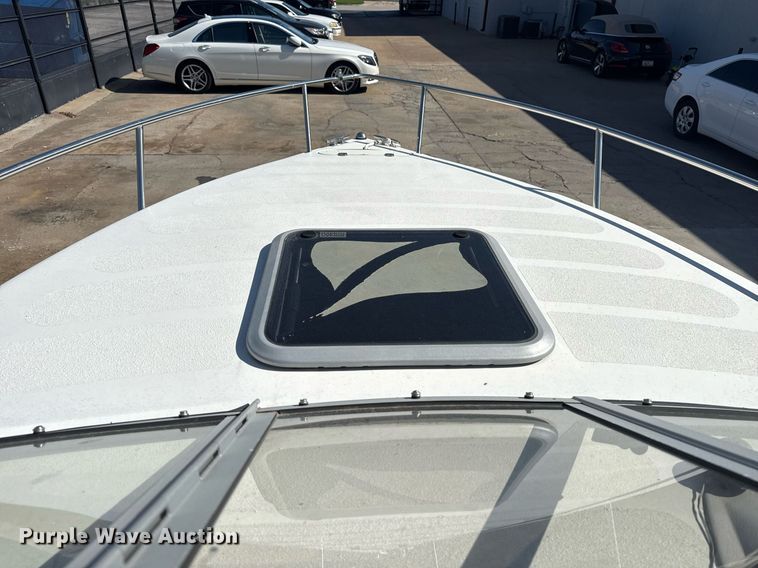 image for item EG8122 Stingray 220 Series boat