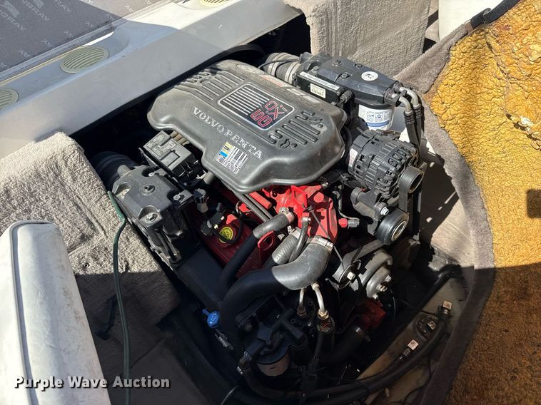 image for item EG8122 Stingray 220 Series boat