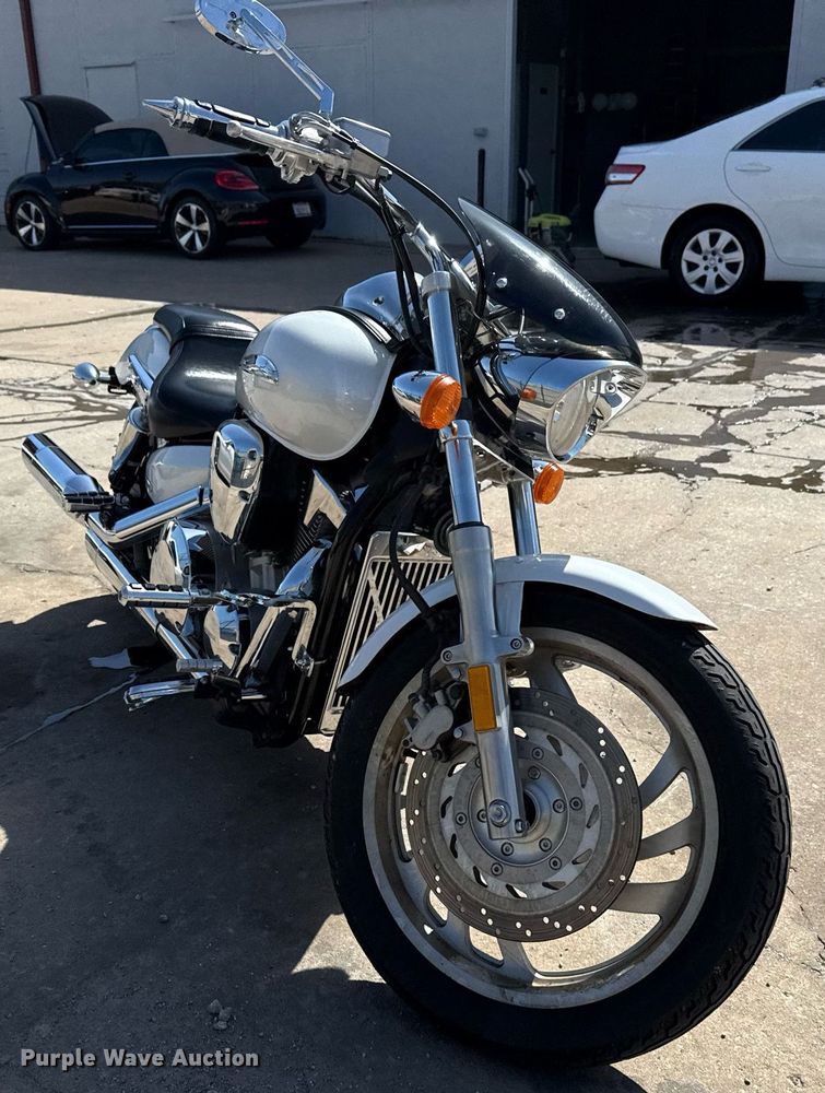 image for item EG8123 2007 Honda VTX motorcycle