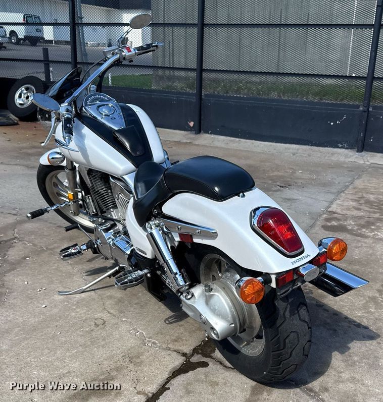 image for item EG8123 2007 Honda VTX motorcycle