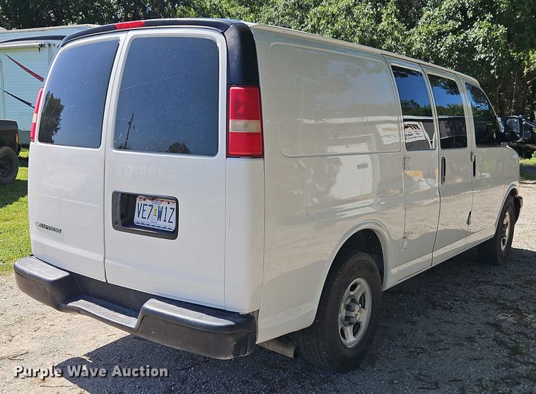 image for item EJ0124 2008 Chevrolet Express 1500 van