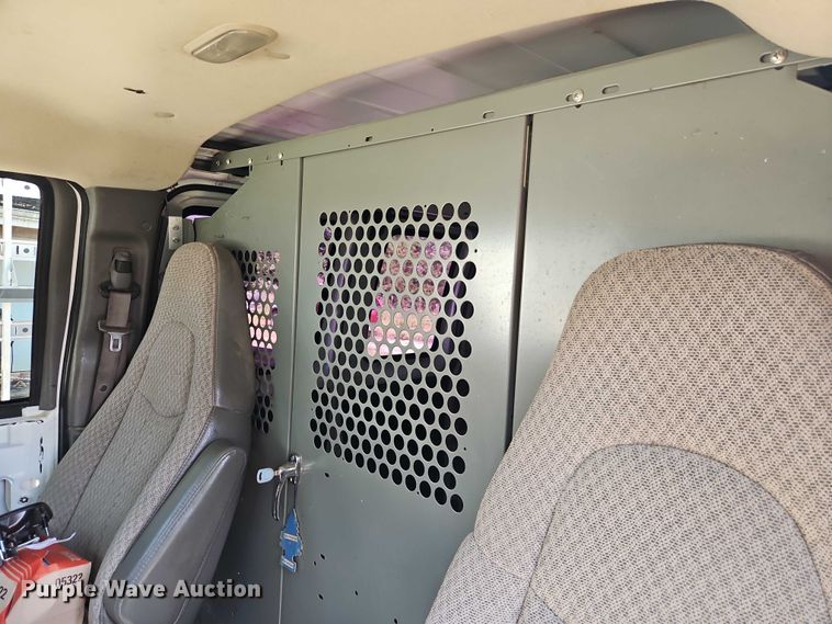 image for item EJ0124 2008 Chevrolet Express 1500 van