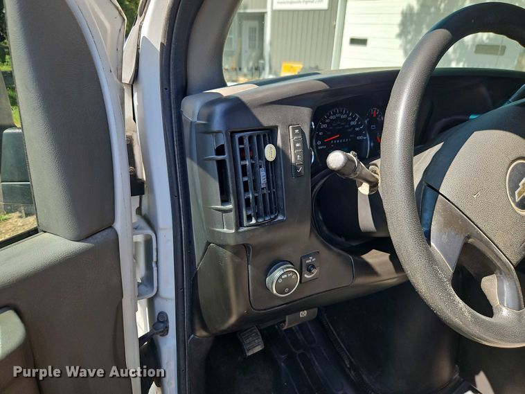 image for item EJ0124 2008 Chevrolet Express 1500 van