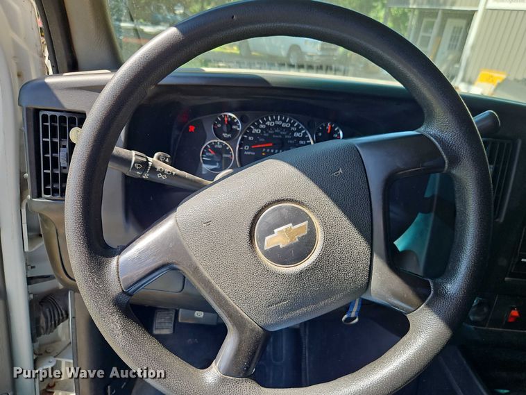 image for item EJ0124 2008 Chevrolet Express 1500 van