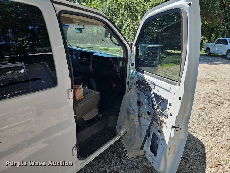 image for item EJ0124 2008 Chevrolet Express 1500 van