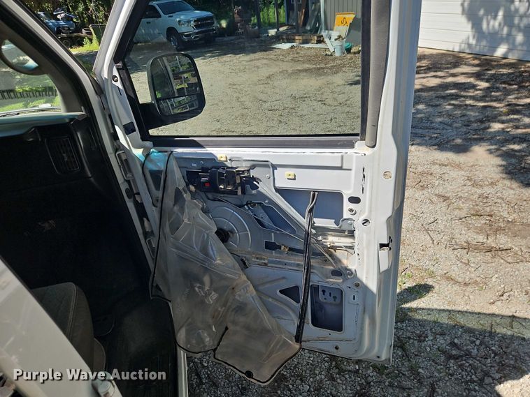 image for item EJ0124 2008 Chevrolet Express 1500 van