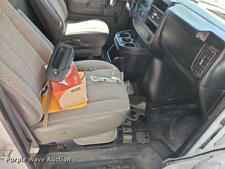 image for item EJ0124 2008 Chevrolet Express 1500 van