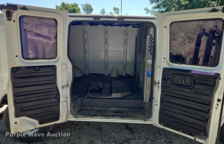 image for item EJ0124 2008 Chevrolet Express 1500 van