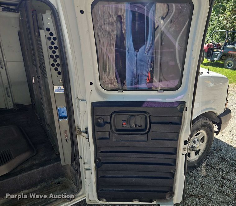 image for item EJ0124 2008 Chevrolet Express 1500 van