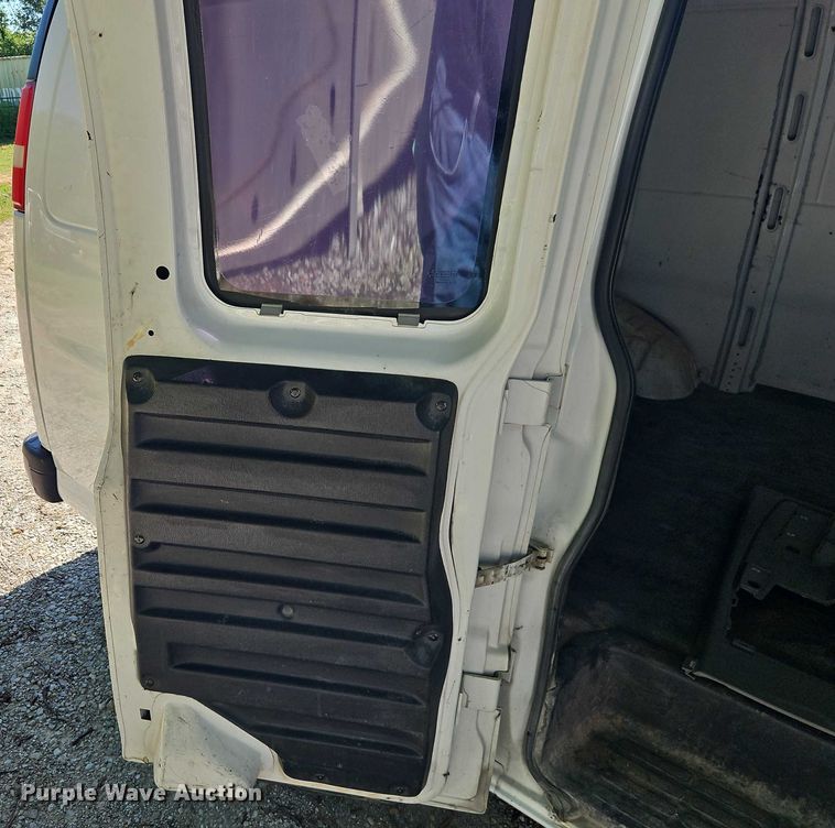 image for item EJ0124 2008 Chevrolet Express 1500 van