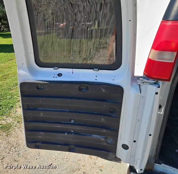 image for item EJ0124 2008 Chevrolet Express 1500 van