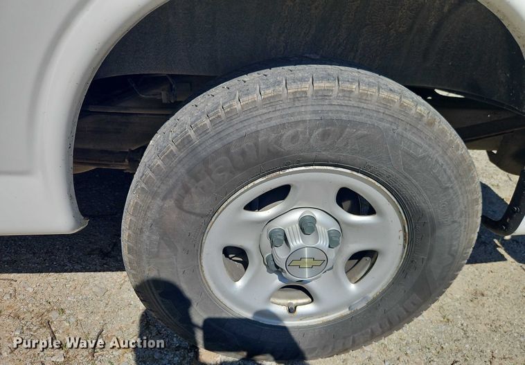 image for item EJ0124 2008 Chevrolet Express 1500 van