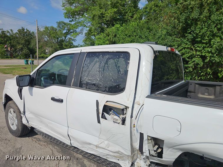 image for item EJ0131 2023 Ford F150 SuperCrew pickup truck