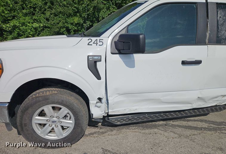 image for item EJ0131 2023 Ford F150 SuperCrew pickup truck