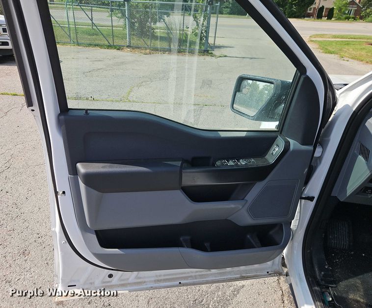 image for item EJ0131 2023 Ford F150 SuperCrew pickup truck