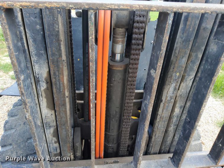 image for item EJ0169 Yale GTP060TFNUAE087GS forklift