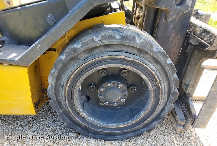 image for item EJ0169 Yale GTP060TFNUAE087GS forklift