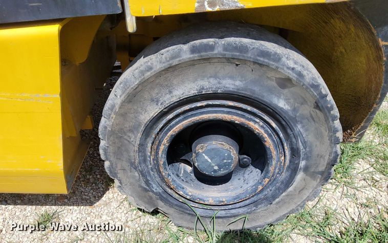 image for item EJ0169 Yale GTP060TFNUAE087GS forklift