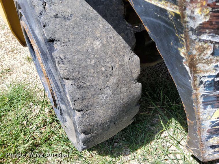 image for item EJ0169 Yale GTP060TFNUAE087GS forklift