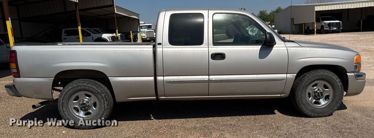 image for item EJ3105 2004 GMC Sierra 1500 Ext. Cab pickup truck