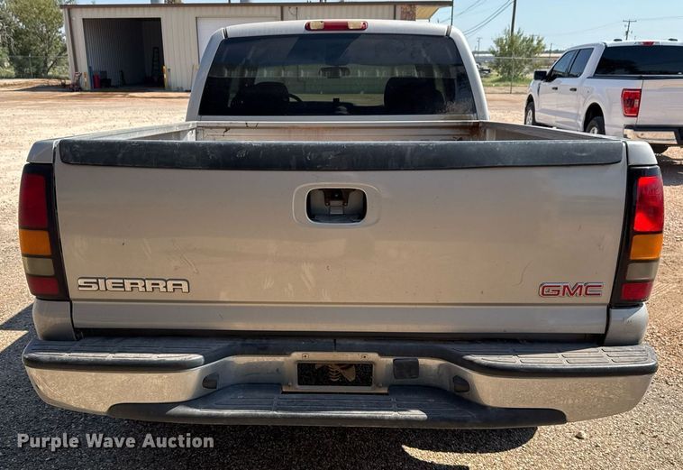 image for item EJ3105 2004 GMC Sierra 1500 Ext. Cab pickup truck