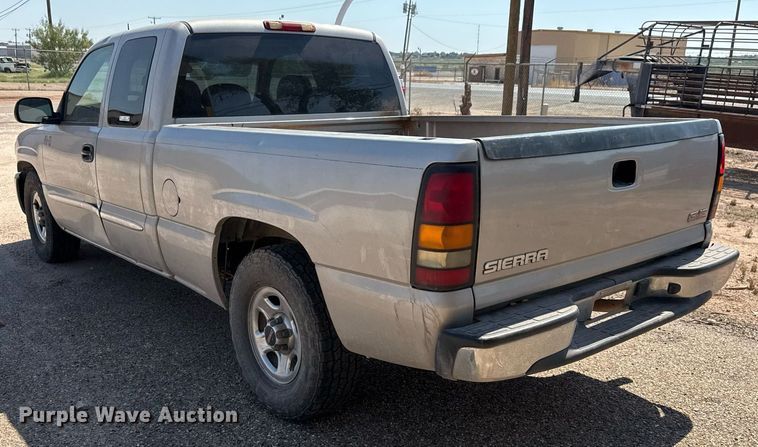 image for item EJ3105 2004 GMC Sierra 1500 Ext. Cab pickup truck