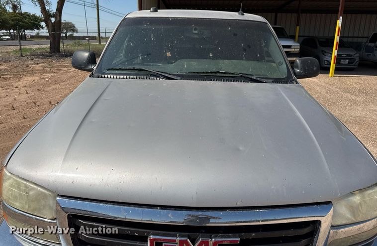 image for item EJ3105 2004 GMC Sierra 1500 Ext. Cab pickup truck