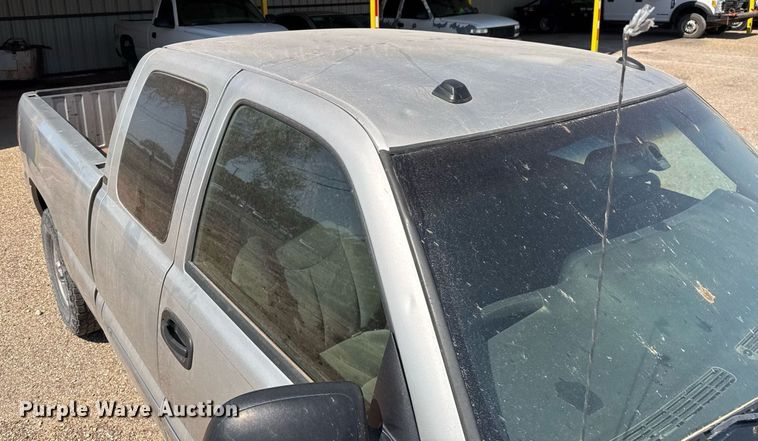 image for item EJ3105 2004 GMC Sierra 1500 Ext. Cab pickup truck