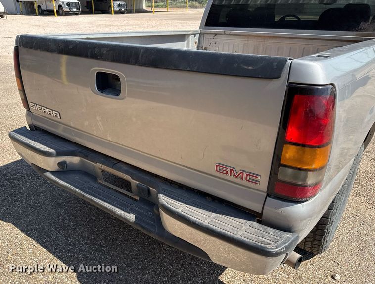 image for item EJ3105 2004 GMC Sierra 1500 Ext. Cab pickup truck