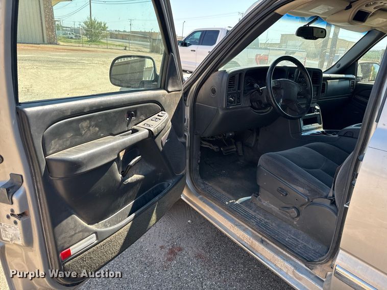 image for item EJ3105 2004 GMC Sierra 1500 Ext. Cab pickup truck