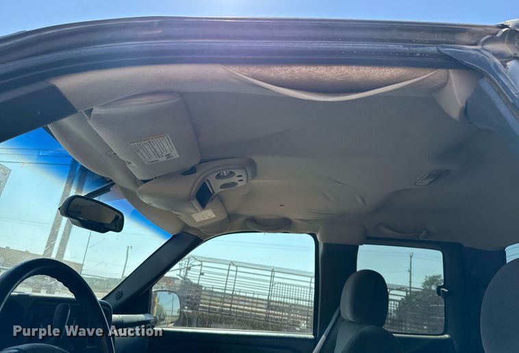 image for item EJ3105 2004 GMC Sierra 1500 Ext. Cab pickup truck