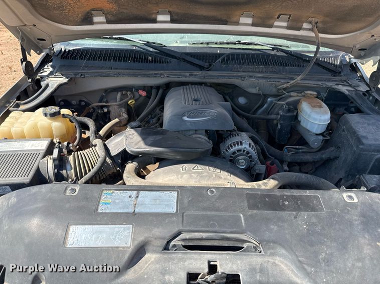 image for item EJ3105 2004 GMC Sierra 1500 Ext. Cab pickup truck